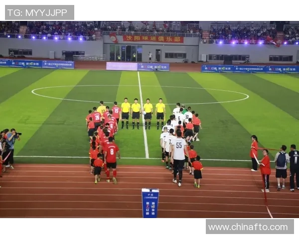 最近备受瞩目的足球明星男孩展现超凡球技与魅力引发热议