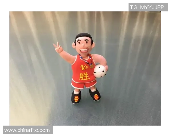 用黏土打造足球明星的创意手工艺品，趣味与艺术的完美结合