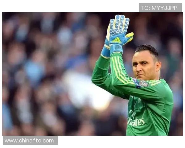 西班牙足球明星纳瓦斯的辉煌职业生涯与对球队的深远影响解析