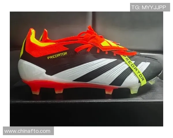 足球明星们的脚下秘密揭秘他们使用的专业足球鞋与包脚技巧