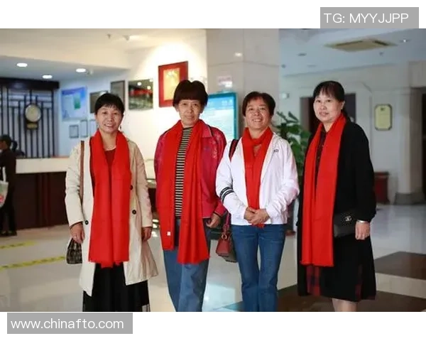 足球明星重聚恩师感人瞬间视频回顾师徒情深岁月如歌